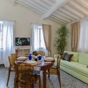 Dreaming Leonardo Apartment